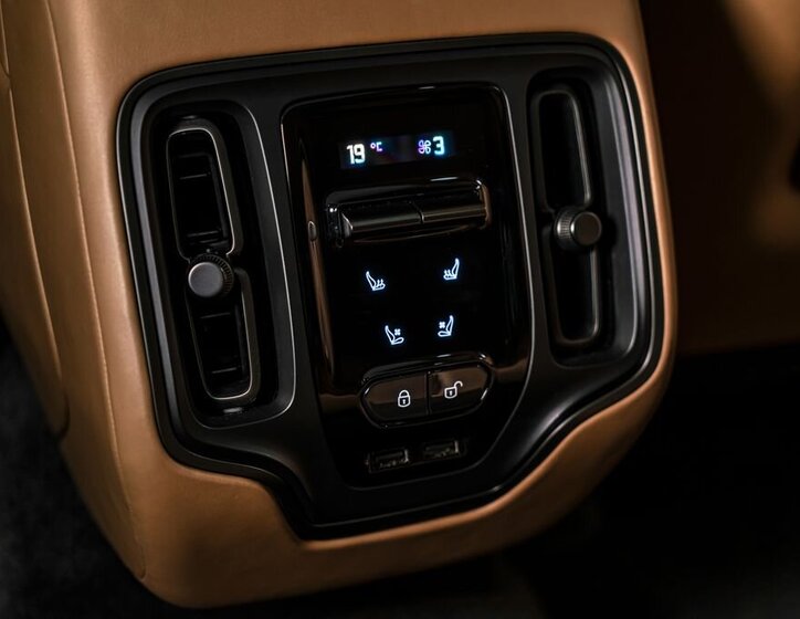 Aston Martin Ostatní SUV 4,0 l 520 kw