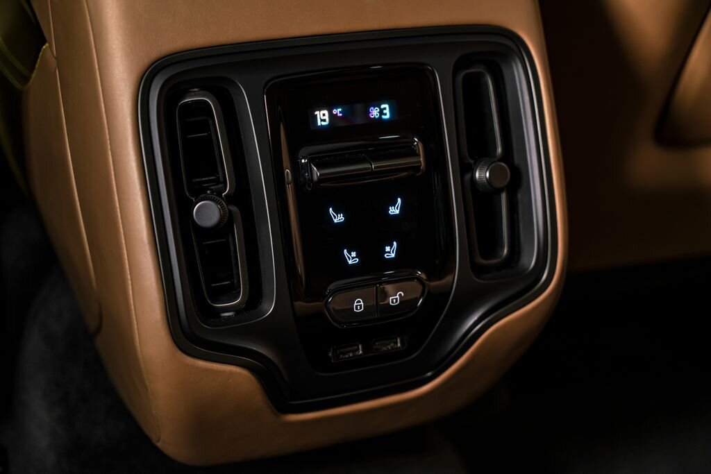 Aston Martin Ostatní SUV 4,0 l 520 kw