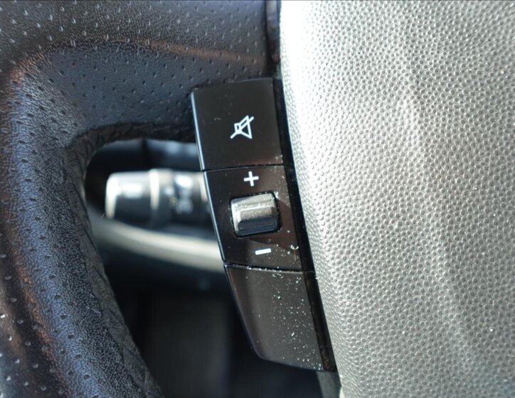 Peugeot Boxer Valník 2,2 l 121 kw