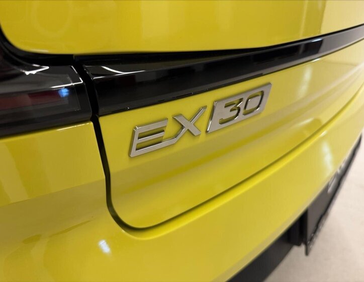 Volvo EX30 SUV / Terénní 0,0 200 kw