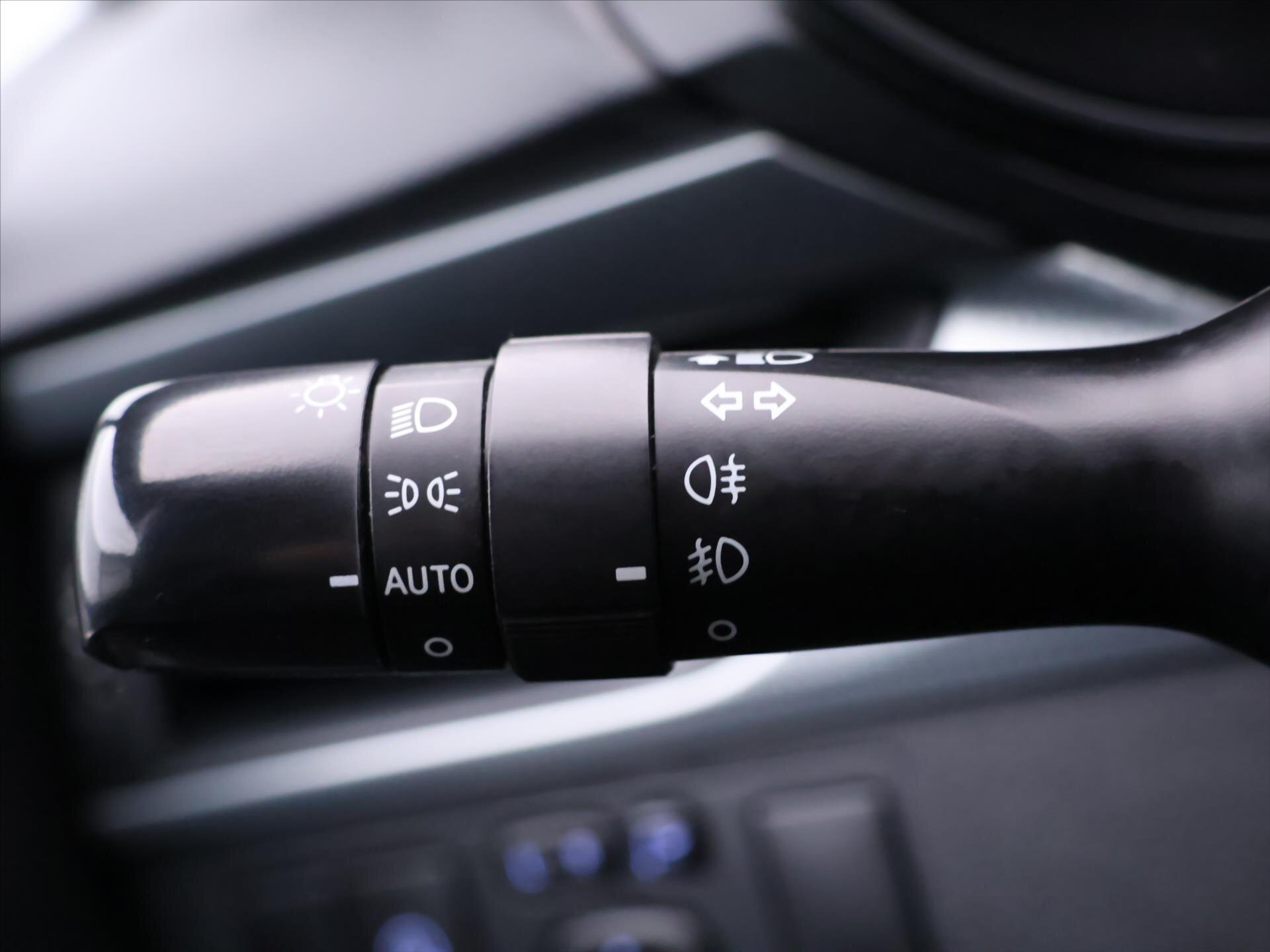 Toyota Avensis Kombi 2,0 l 105 kw