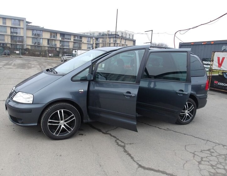 Volkswagen Sharan Kombi 2,0 l 103 kw