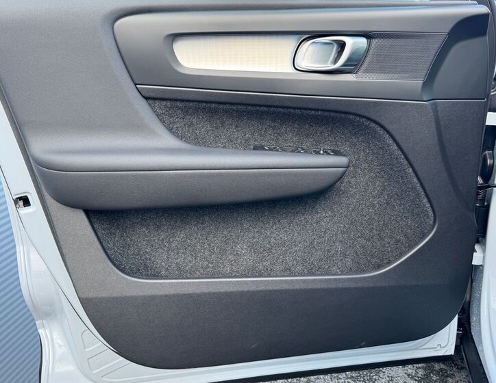 Volvo XC40 SUV / Terénní 2,0 l 120 kw