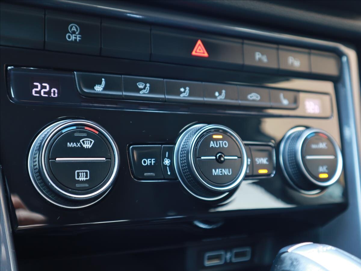 Volkswagen T-Roc CUV 1,5 l 110 kw