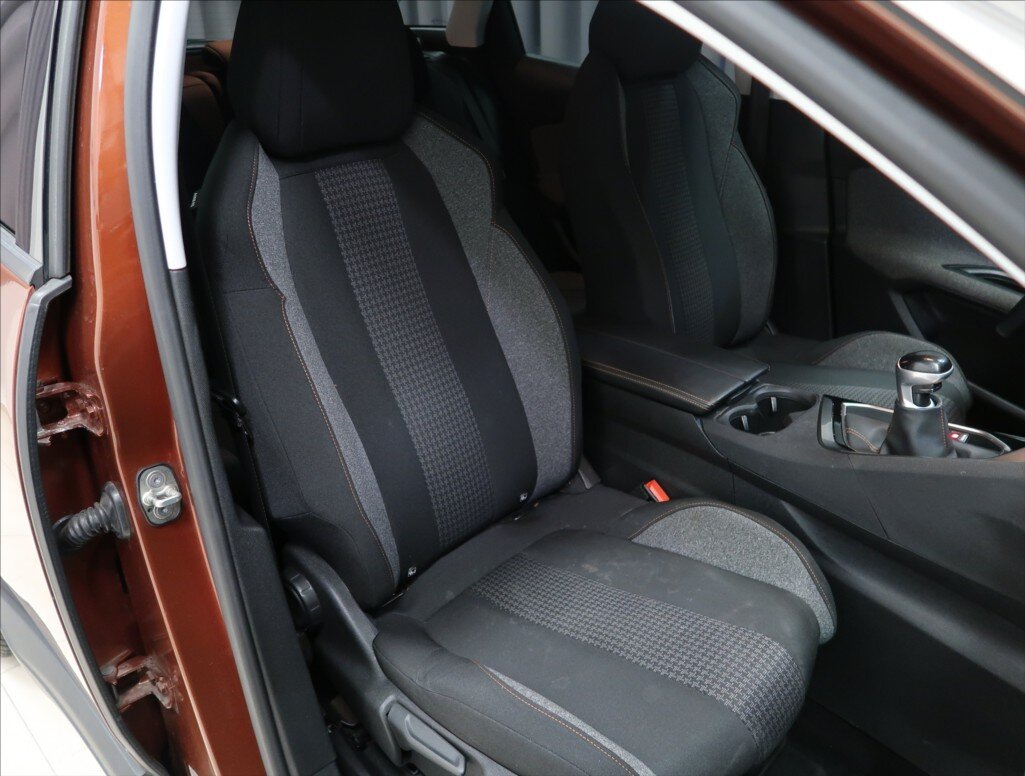 Peugeot 3008 MPV 1,2 l 96 kw