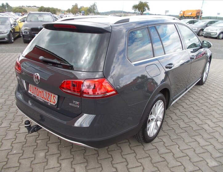Volkswagen Golf 12