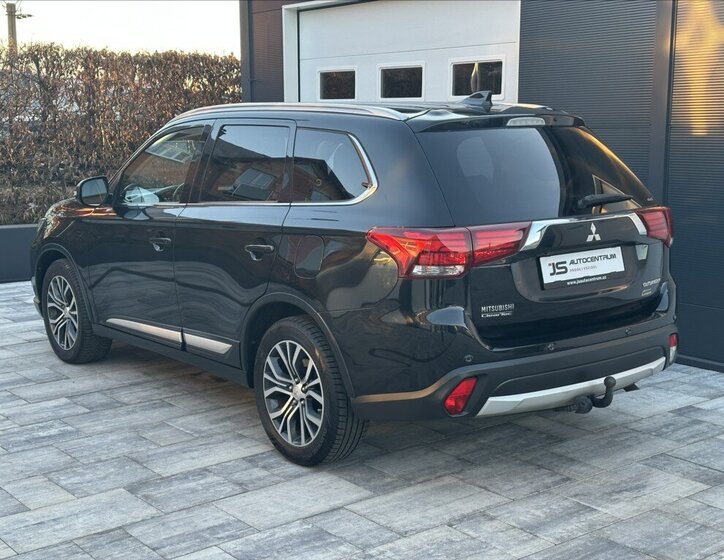 Mitsubishi Outlander SUV / Terénní 2,3 l 110 kw