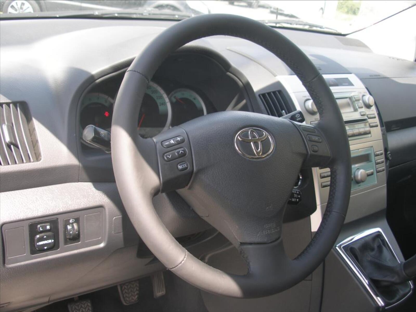 Toyota Corolla Verso 5