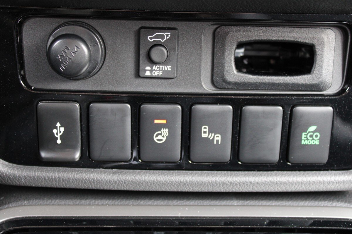 Mitsubishi Outlander SUV / Terénní 2,0 l 110 kw