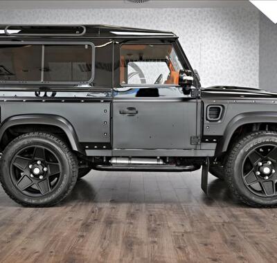Land Rover Defender 3