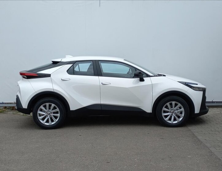 Toyota C-HR CUV / Crossover 1,8 l 0