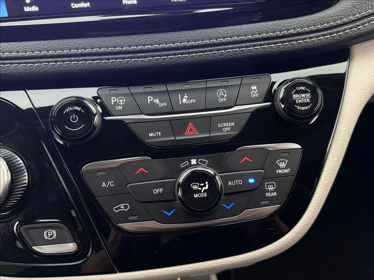 Chrysler Pacifica MPV 3,6 l 214 kw