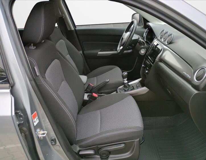 Suzuki Vitara 6