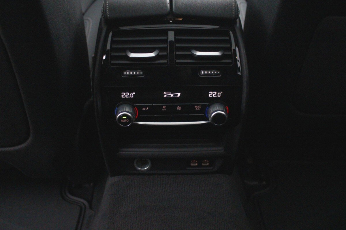 BMW Řada 5 Kombi 3,0 l 210 kw