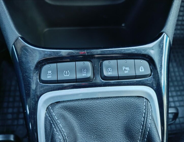 Opel Crossland X SUV / Terénní 1,2 l 81 kw