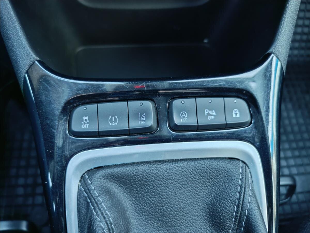 Opel Crossland X SUV / Terénní 1,2 l 81 kw