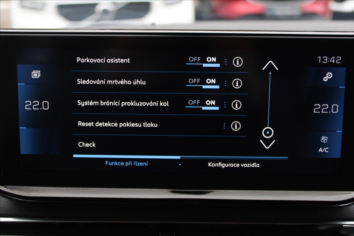 Peugeot 3008 SUV 1,5 l 96 kw