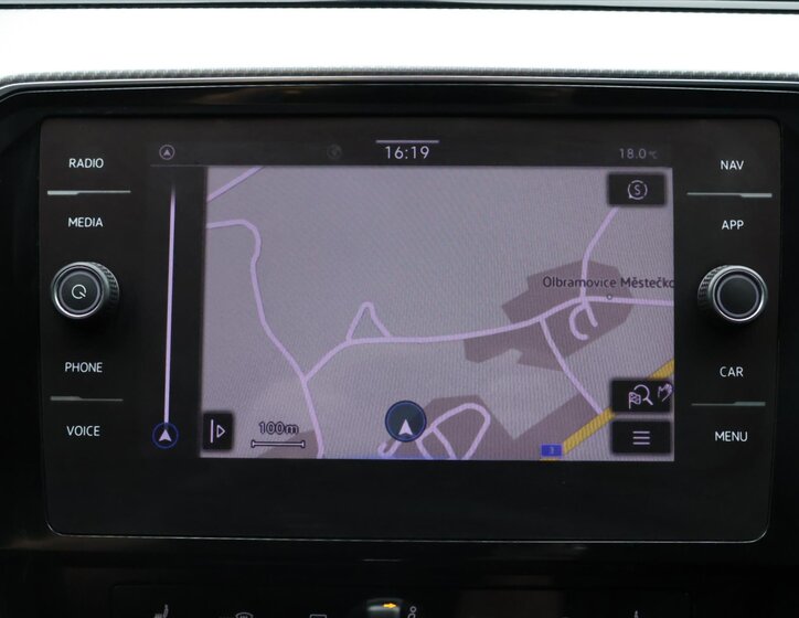 Volkswagen Passat Sedan / Limuzína 2,0 l 140 kw