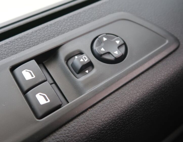 Peugeot Traveller 23