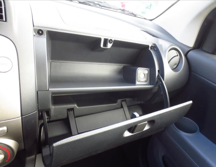 Subaru Justy Hatchback 998,0 51 kw