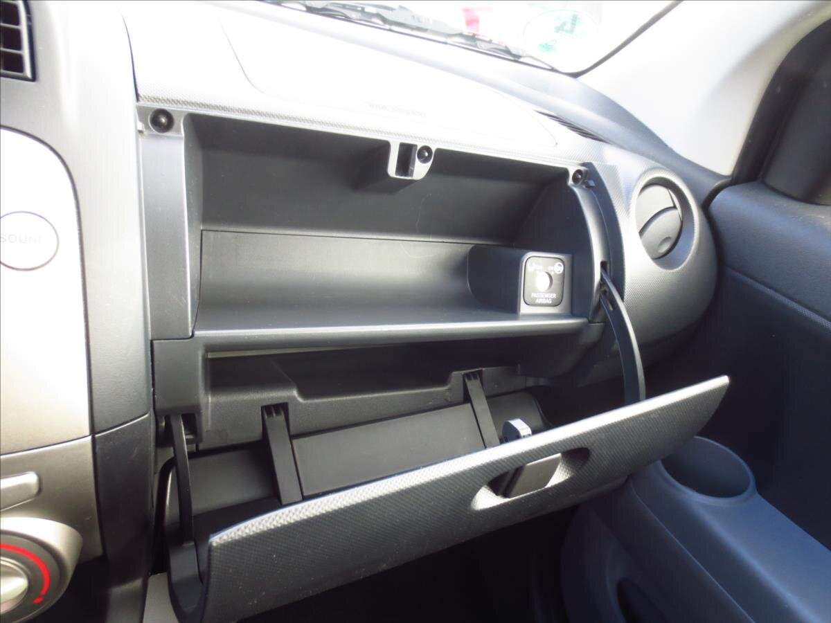 Subaru Justy Hatchback 998,0 51 kw