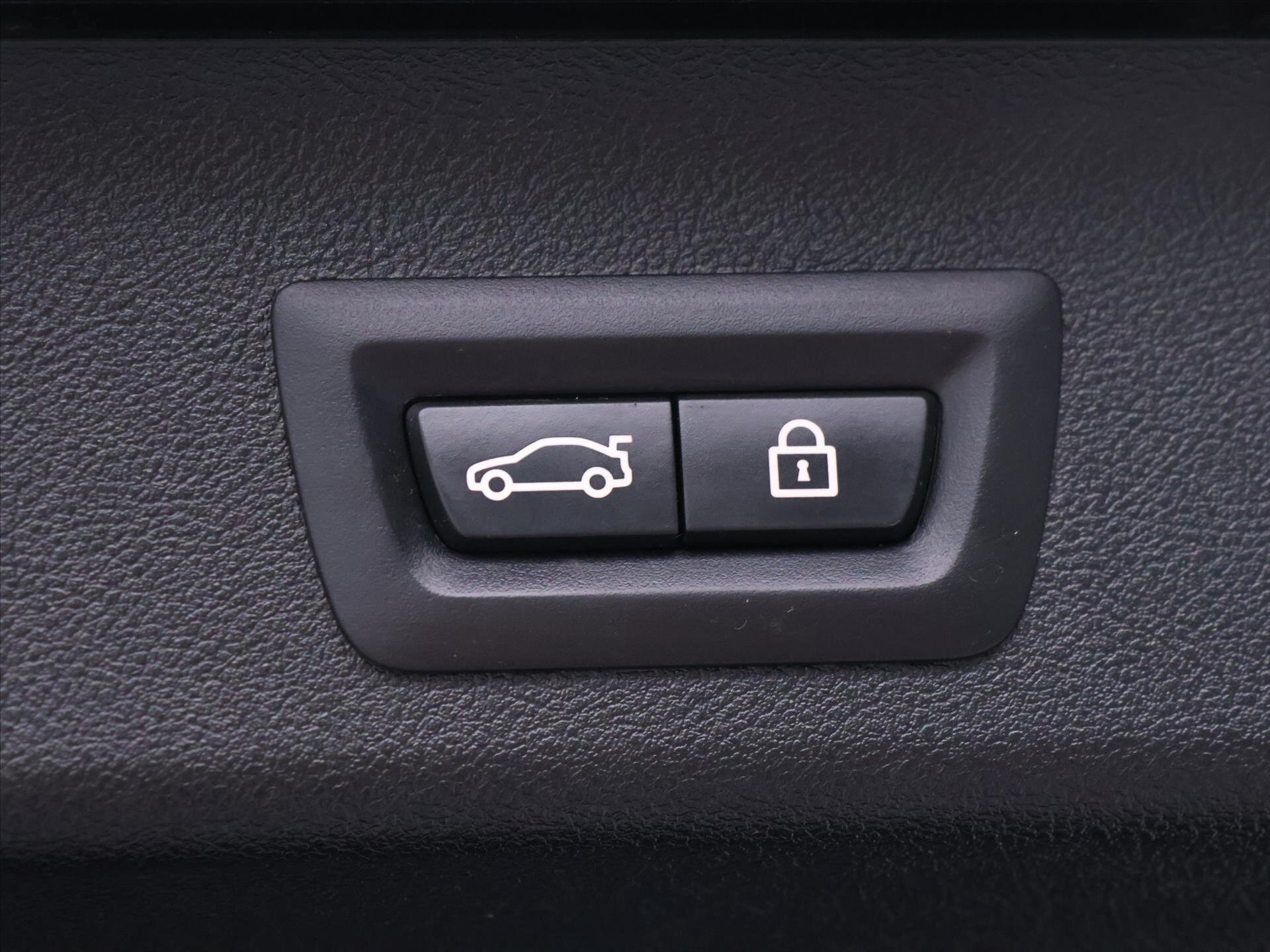 BMW Řada 5 Kombi 3,0 l 195 kw