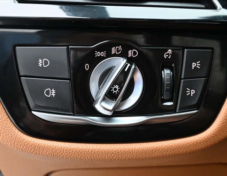 BMW Řada 5 Kombi 3,0 l 195 kw