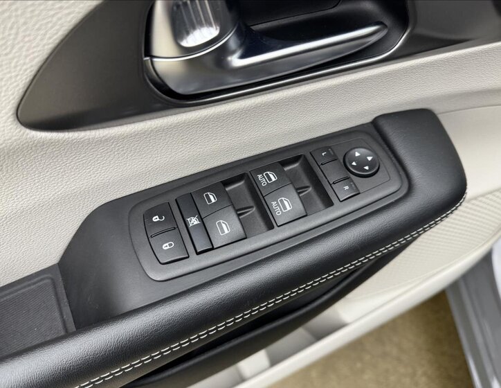 Chrysler Pacifica MPV 3,6 l 214 kw