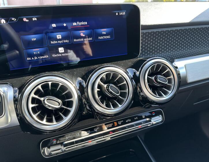 Mercedes-Benz EQB 11