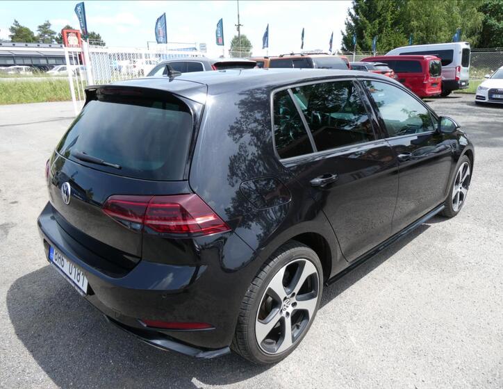 Volkswagen Golf 9