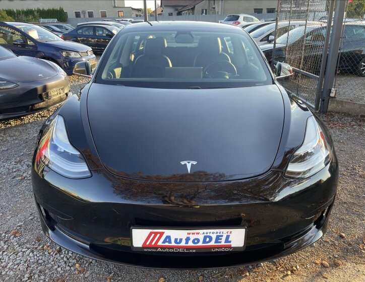 Tesla Model 3 Sedan 0,0 239 kw