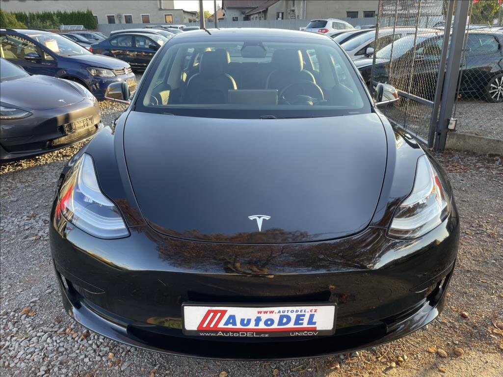 Tesla Model 3 Sedan 0,0 239 kw