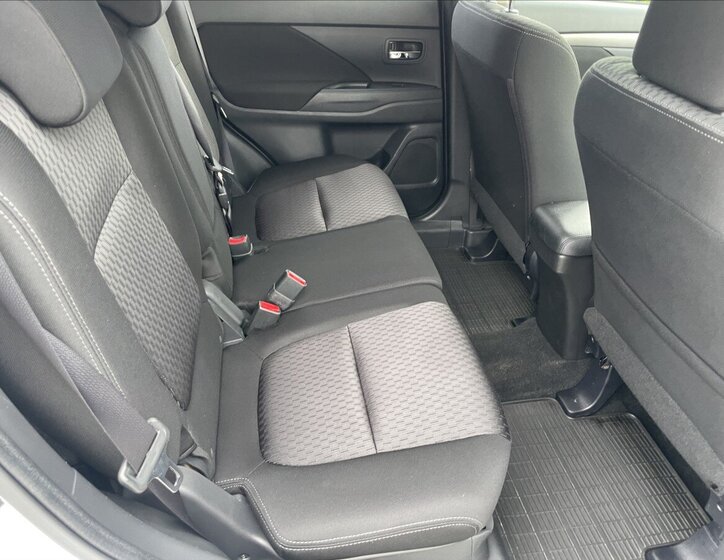 Mitsubishi Outlander SUV / Terénní 2,3 l 110 kw