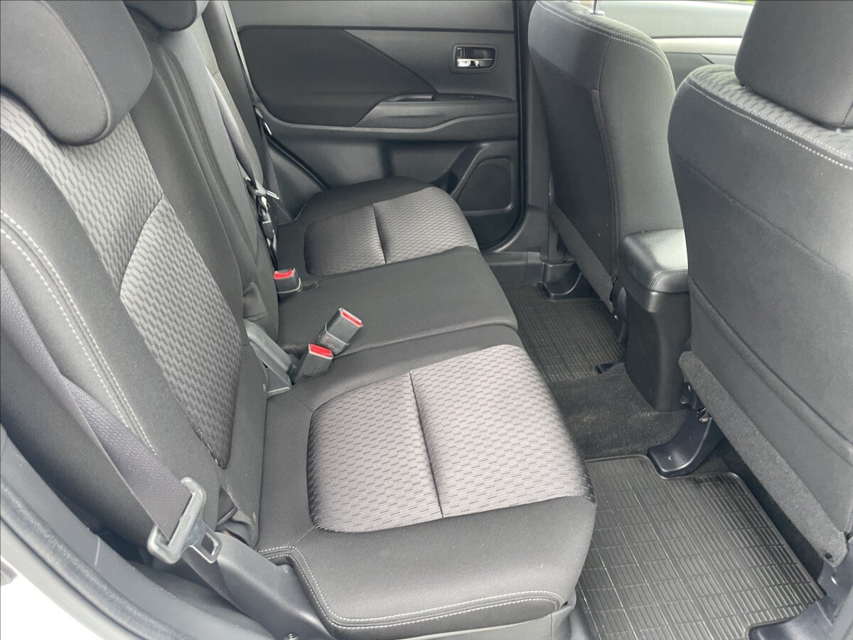 Mitsubishi Outlander SUV / Terénní 2,3 l 110 kw