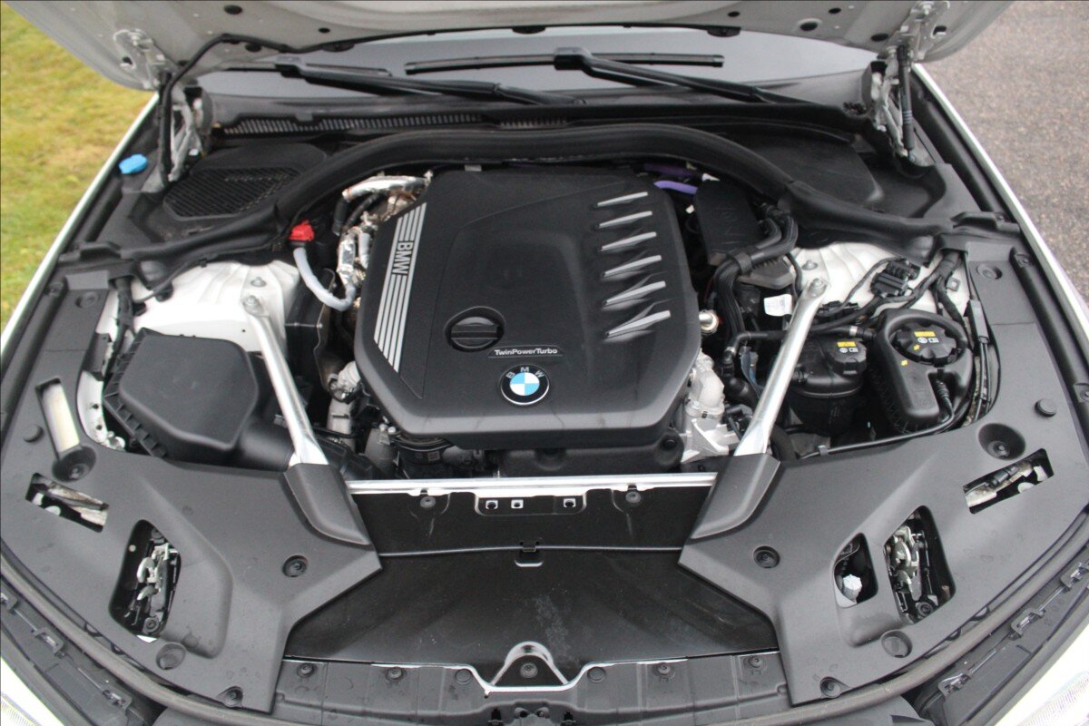 BMW Řada 5 Kombi 3,0 l 210 kw