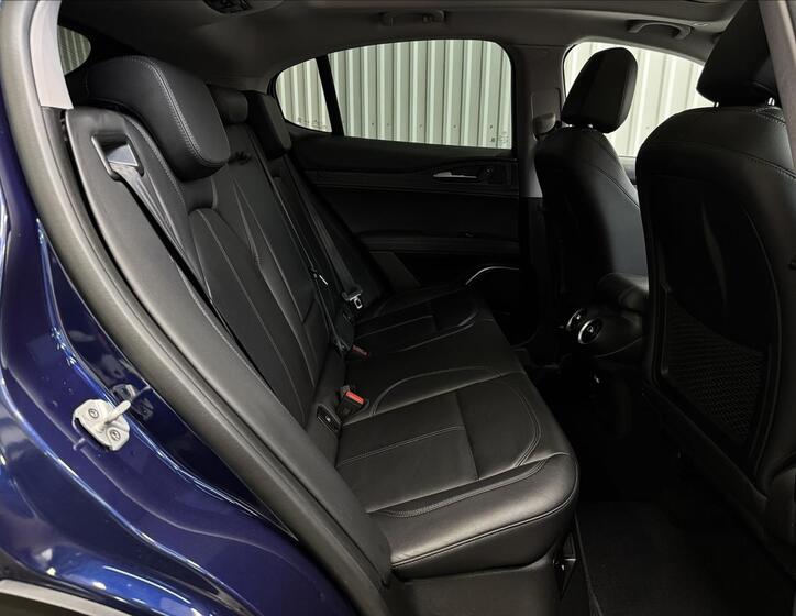 Alfa Romeo Stelvio 40