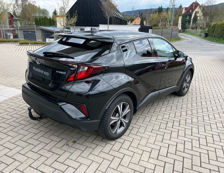 Toyota C-HR SUV / Terénní 1,8 l 72 kw