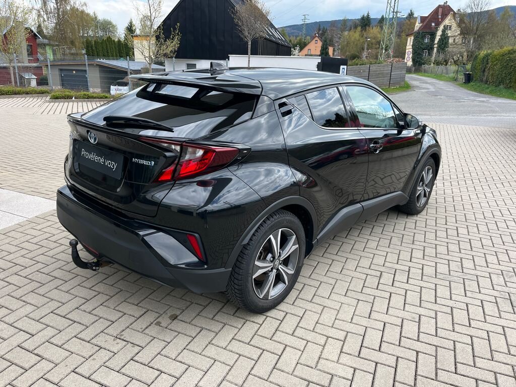 Toyota C-HR SUV / Terénní 1,8 l 72 kw