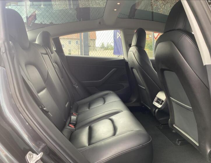 Tesla Model 3 33