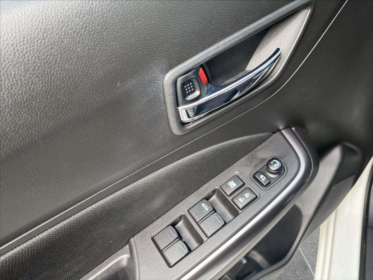 Suzuki Swift Hatchback 1,2 l 61 kw