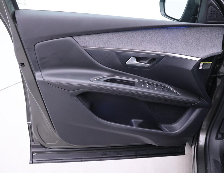 Peugeot 3008 SUV 1,2 l 96 kw