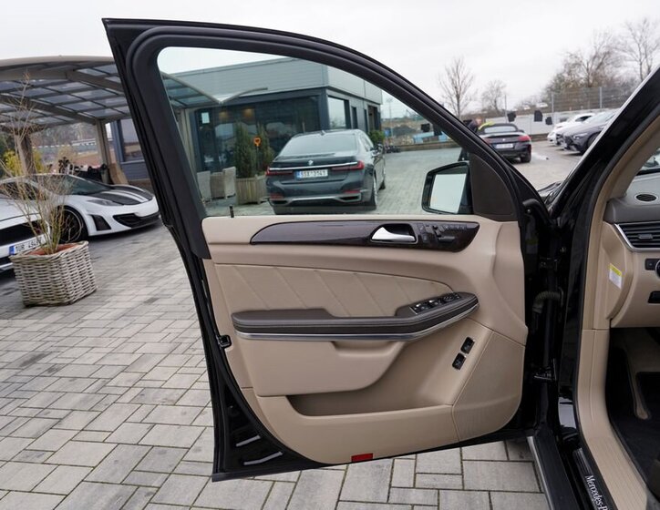 Mercedes-Benz GL SUV / Terénní 4,7 l 320 kw