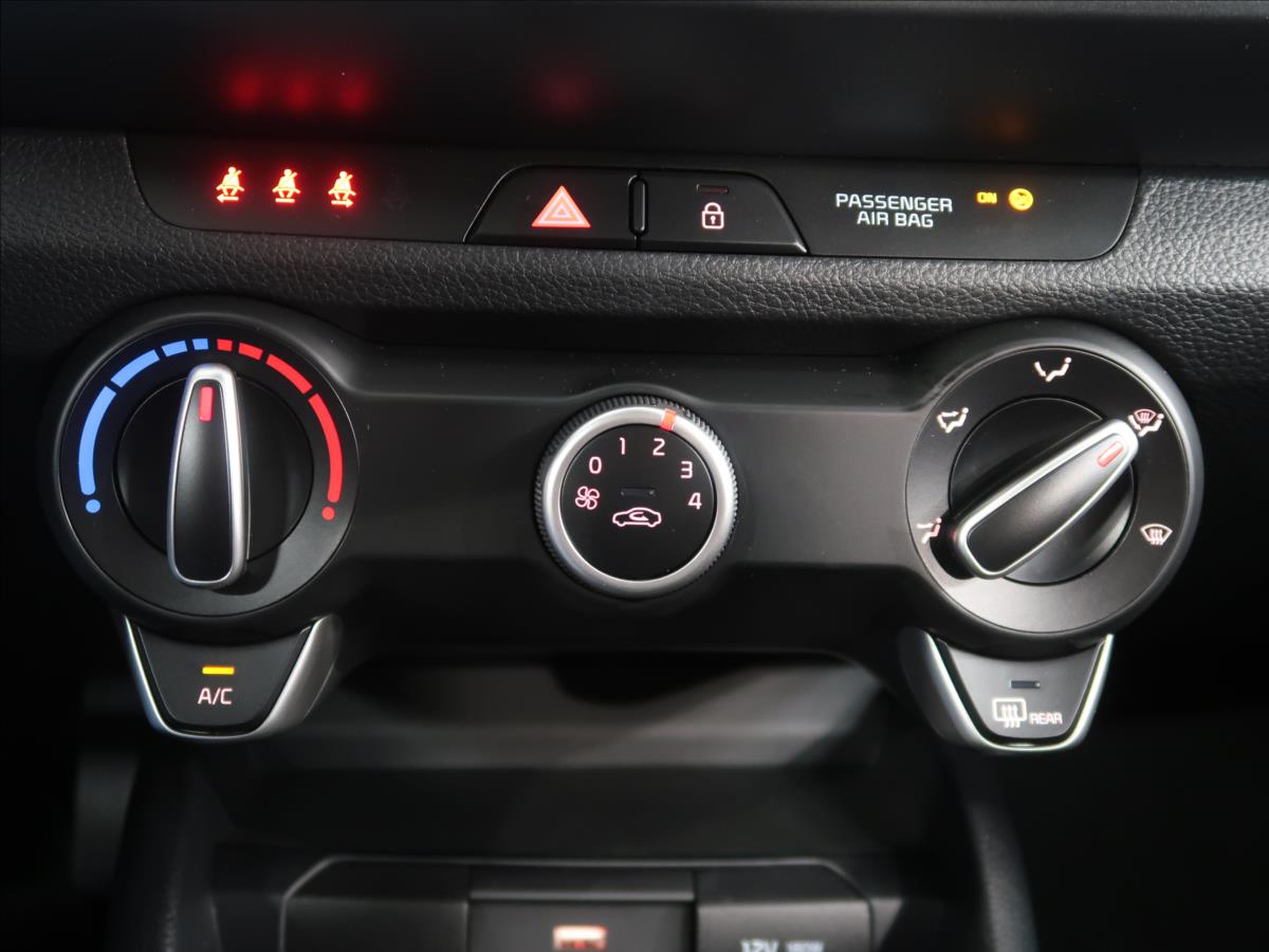 KIA Stonic SUV 1,2 l 57 kw