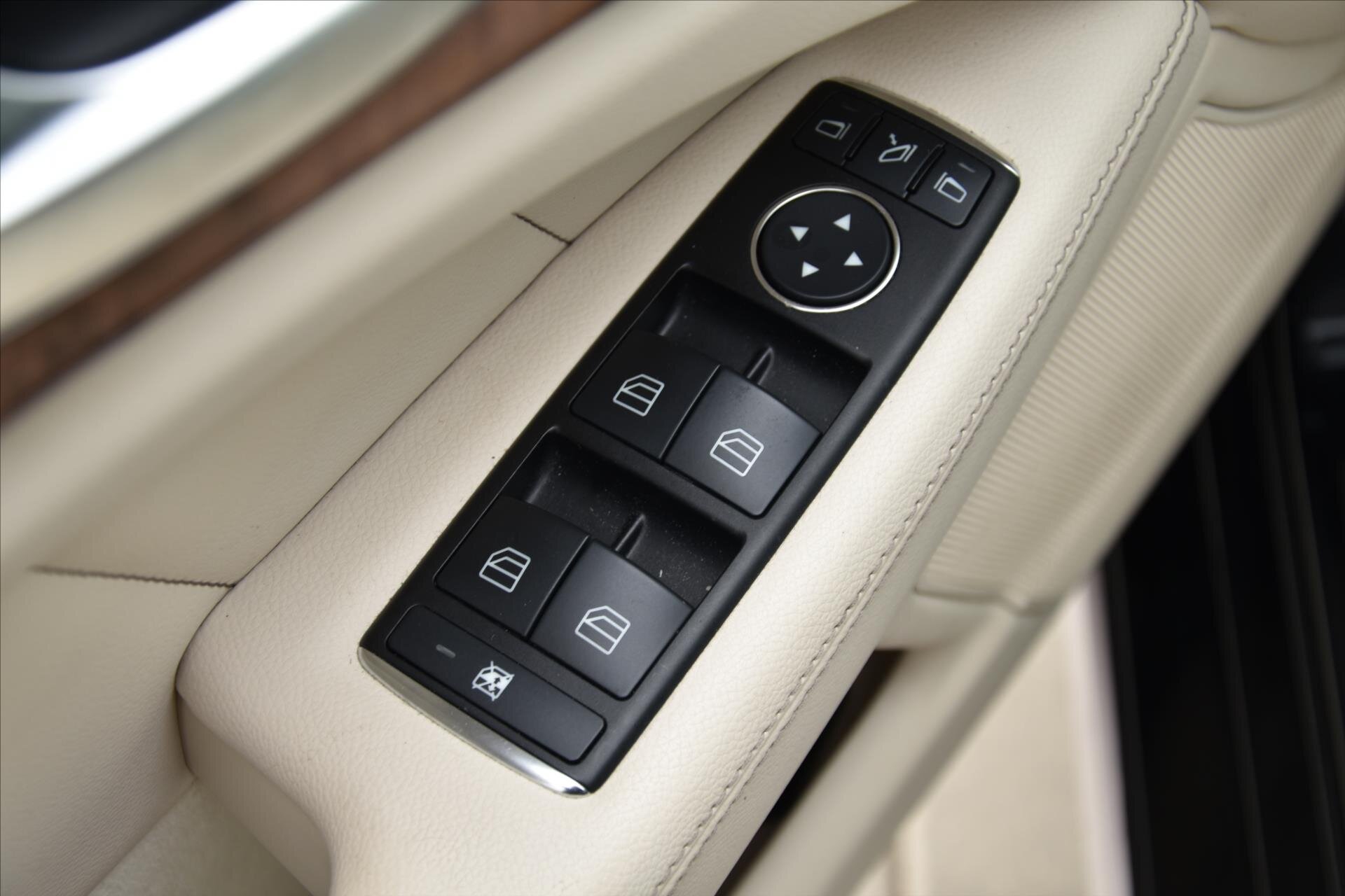 Mercedes-Benz CLS Sedan / Limuzína 3,0 l 195 kw