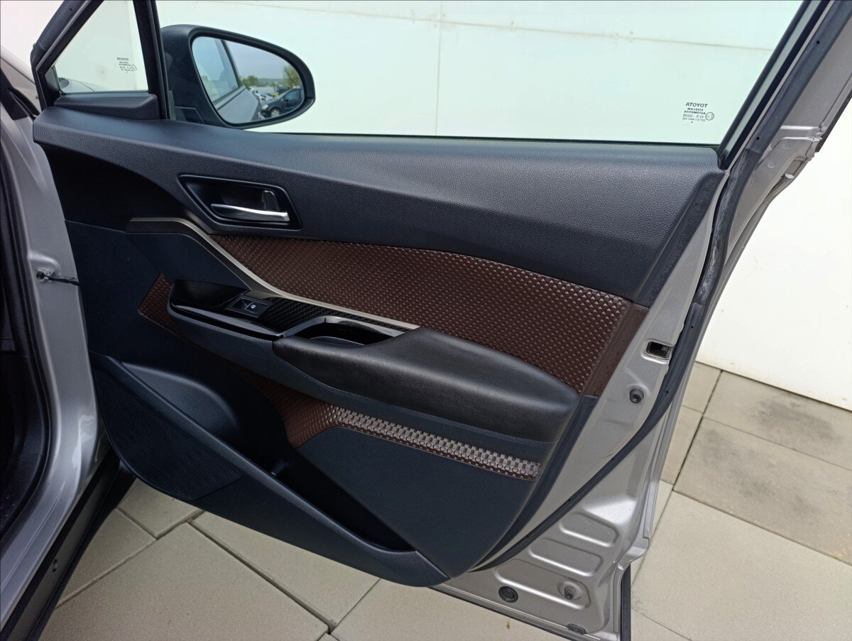 Toyota C-HR Hatchback 1,8 l 72 kw