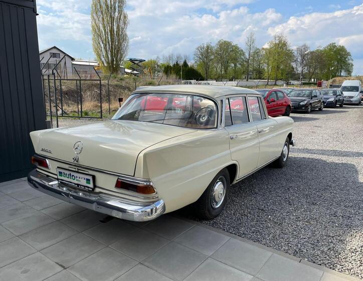 Mercedes-Benz Ostatní 4