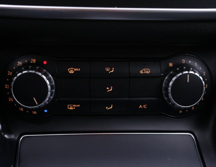 Mercedes-Benz CLA Sedan 1,5 l 80 kw