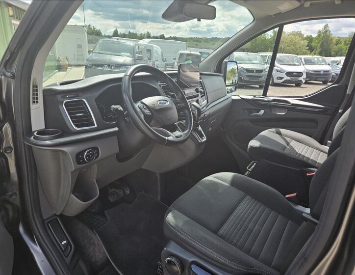 Ford Tourneo Custom 9