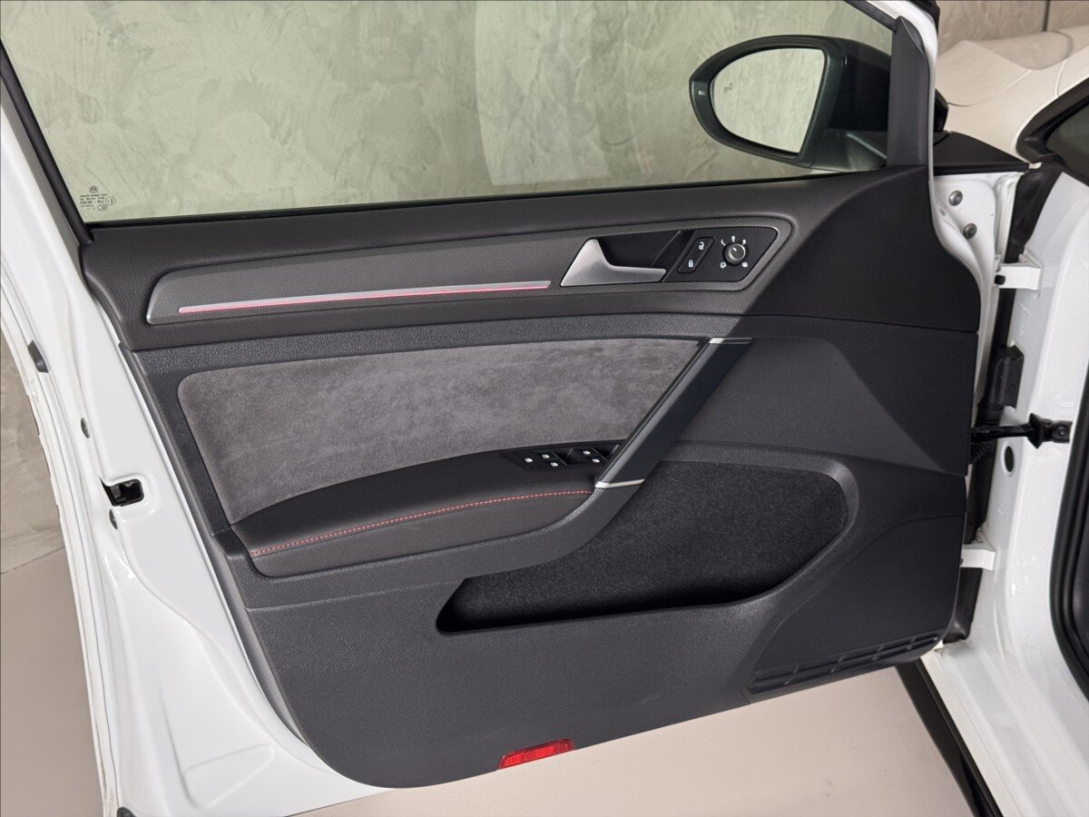 Volkswagen Golf Hatchback 2,0 l 213 kw