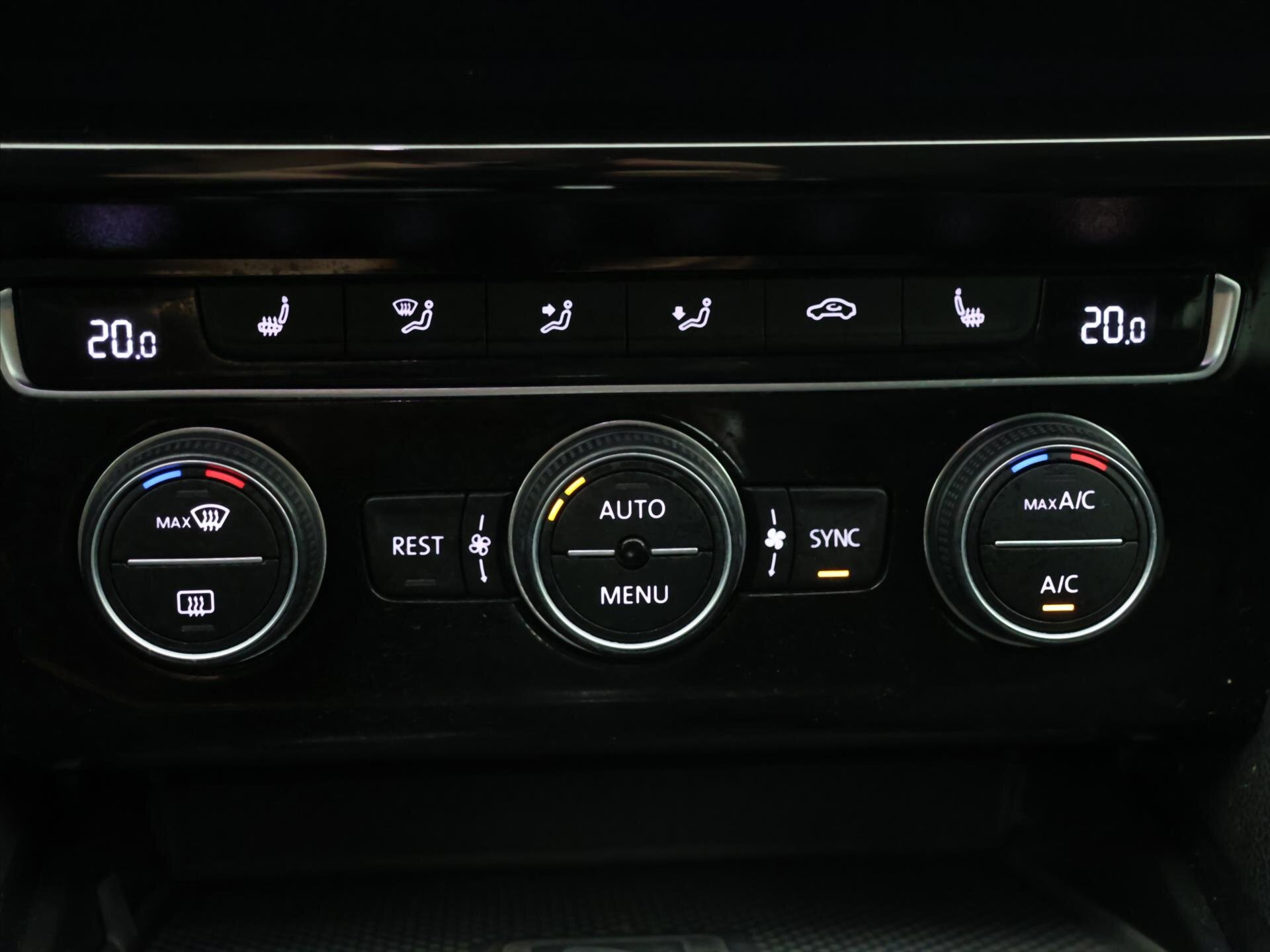 Volkswagen Passat Kombi 1,6 l 88 kw